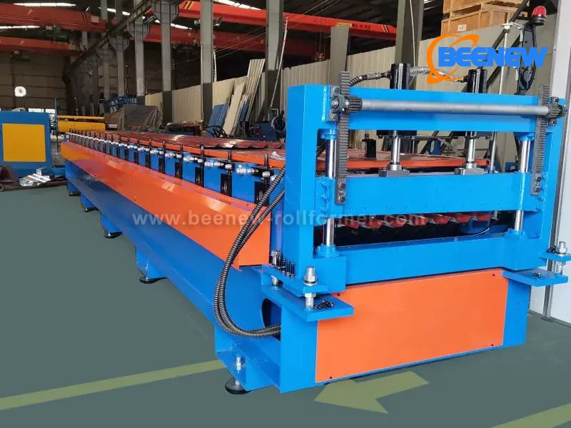 Quali sono i vantaggi chiave della macchina per la produzione del tetto in metallo?