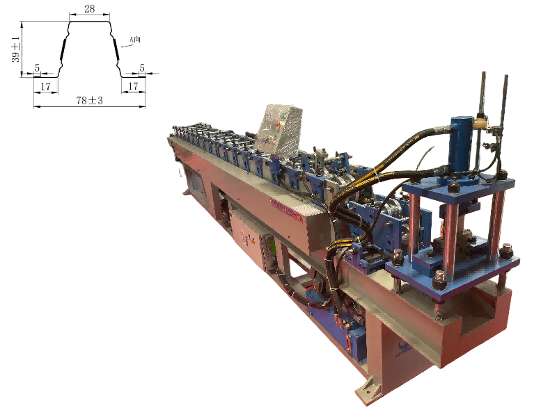 Macchina per la formatura di rotoli di chiglia leggera