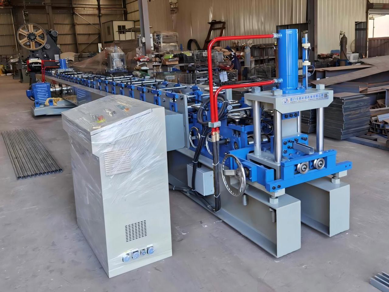 Macchina per profilatura a staffa solare per il Qatar